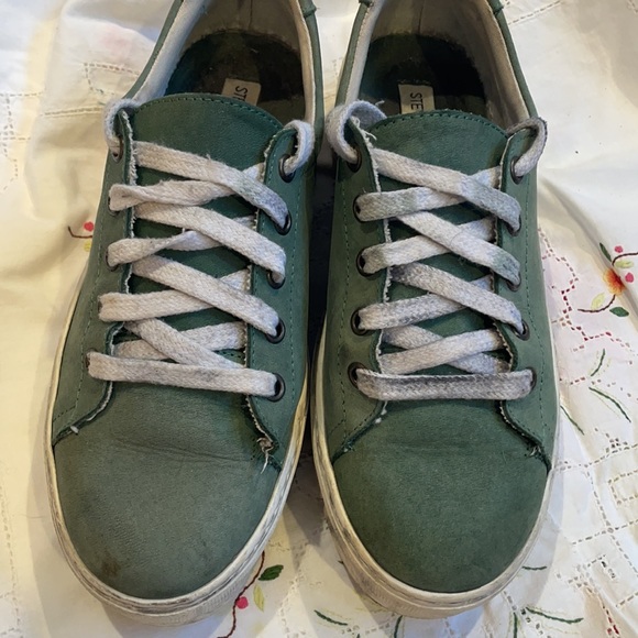 🤍Steve Madden🤍 Distressed Platform Sneakers. Size 7.5 - Picture 2 of 7